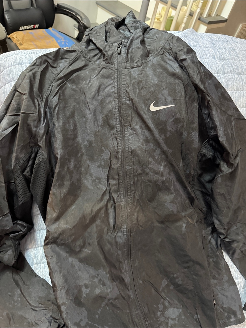 Nike Black Hooded Lightweight Windbreaker with Subtle Camo Texture